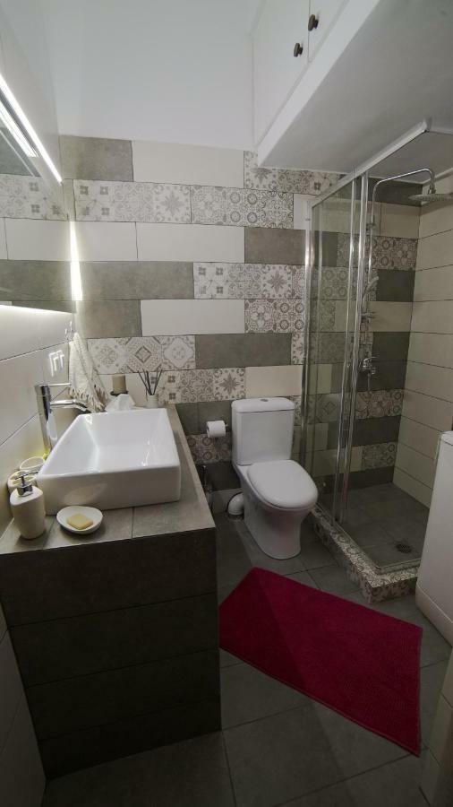 D16-Cosy Downtown Apartment เอเธนส์ ภายนอก รูปภาพ