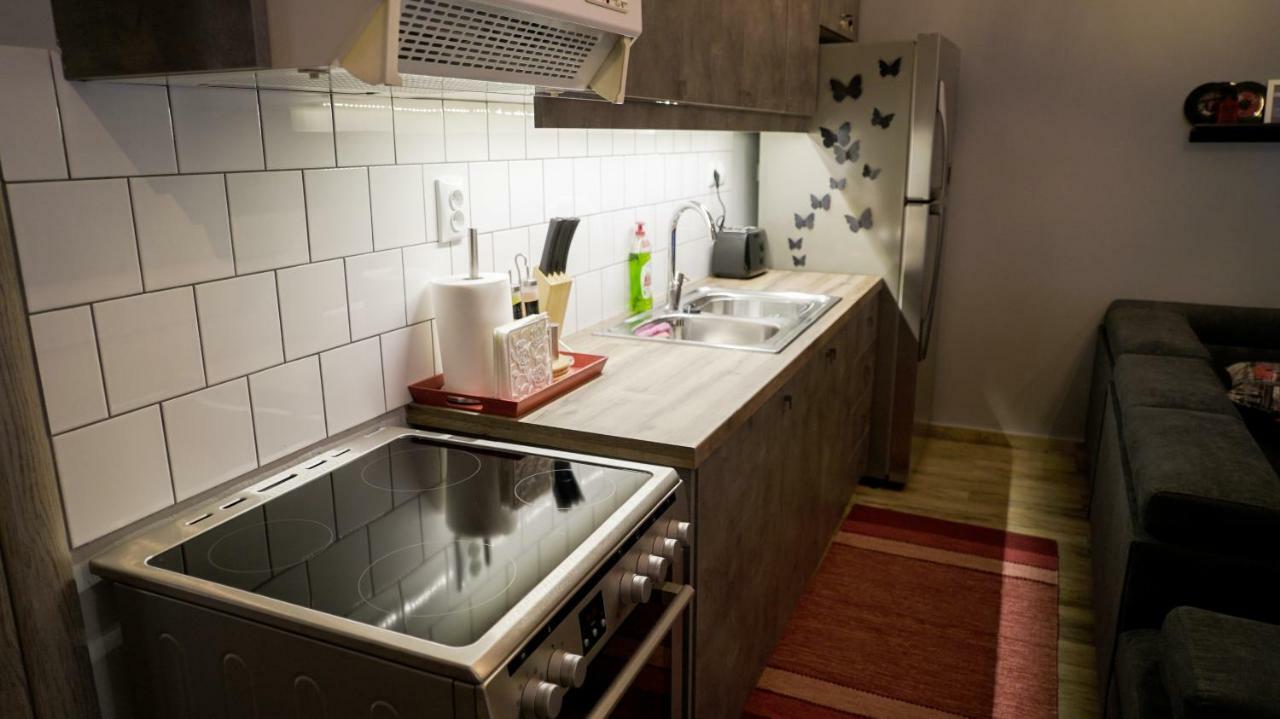 D16-Cosy Downtown Apartment เอเธนส์ ภายนอก รูปภาพ