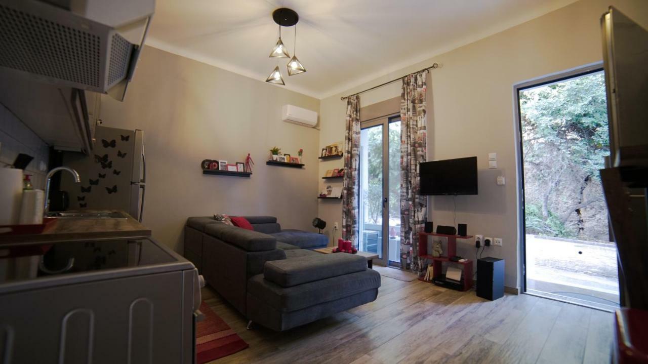 D16-Cosy Downtown Apartment เอเธนส์ ภายนอก รูปภาพ