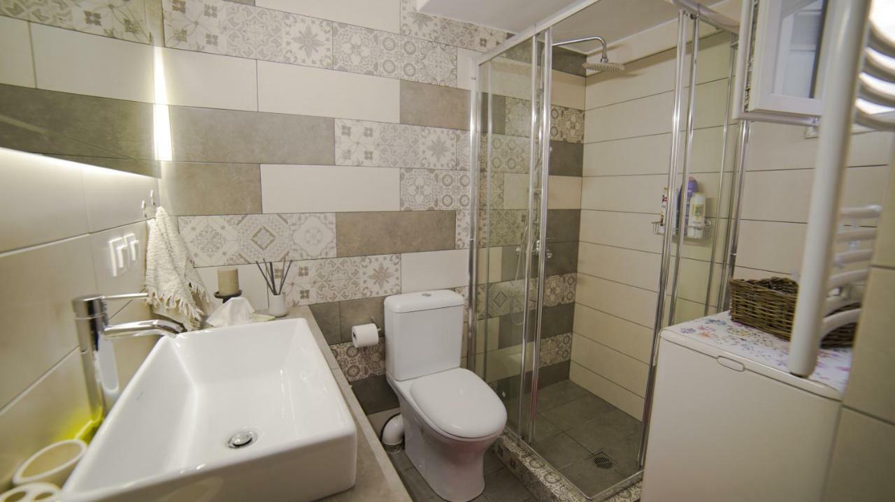 D16-Cosy Downtown Apartment เอเธนส์ ภายนอก รูปภาพ